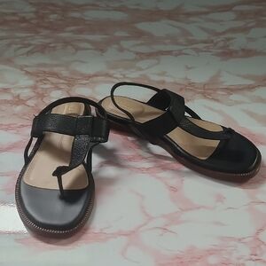 EUC Cole Haan Graud 360 Black Leather T-Strap Winslet Sandals Sz 8.5B
